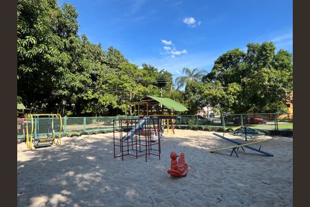 Casa de condomínio à venda com 219m², 3 quartos e 1 vaga Casa de condomínio à venda com 219m², 3 quartos e 1 vagaÁrea comum - Playground