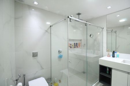 Casa de condomínio à venda com 219m², 3 quartos e 1 vagaBanheiro da suíte