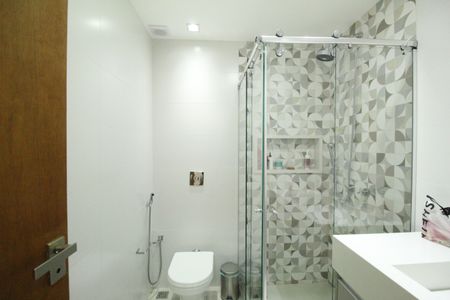 Casa de condomínio à venda com 219m², 3 quartos e 1 vagaBanheiro social