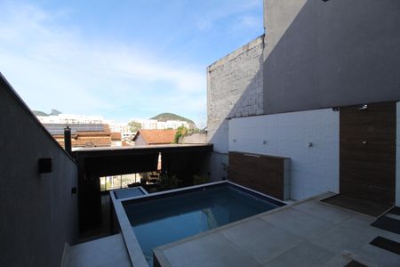 Casa de condomínio à venda com 219m², 3 quartos e 1 vagaPiscina