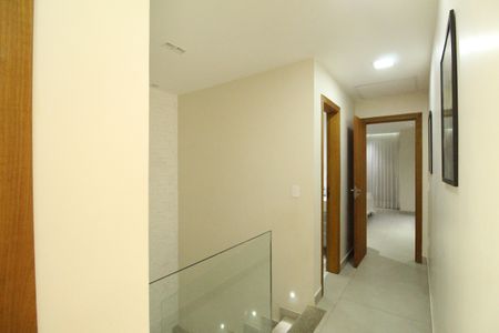 Casa de condomínio à venda com 219m², 3 quartos e 1 vagaCorredor do segundo andar