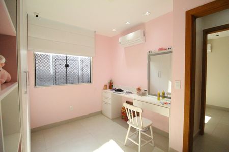 Casa de condomínio à venda com 219m², 3 quartos e 1 vagaQuarto 2