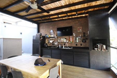 Casa de condomínio à venda com 219m², 3 quartos e 1 vagaChurrasqueira