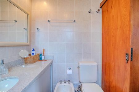 Apartamento à venda com 134m², 3 quartos e 2 vagas Apartamento à venda com 134m², 3 quartos e 2 vagasBanheiro da Suíte