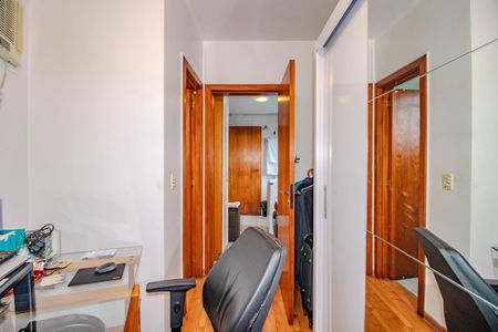 Apartamento à venda com 134m², 3 quartos e 2 vagas Apartamento à venda com 134m², 3 quartos e 2 vagasQuarto de Serviço