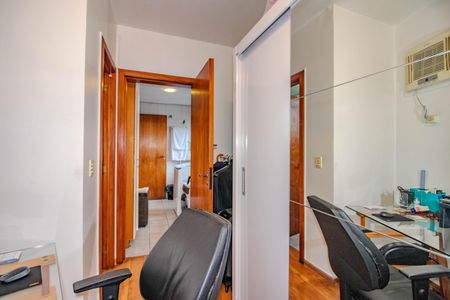 Apartamento à venda com 134m², 3 quartos e 2 vagas Apartamento à venda com 134m², 3 quartos e 2 vagasQuarto de Serviço