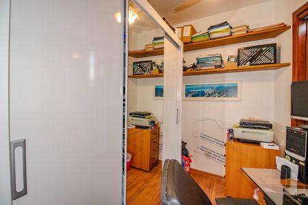 Apartamento à venda com 134m², 3 quartos e 2 vagas Apartamento à venda com 134m², 3 quartos e 2 vagasQuarto de Serviço