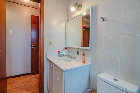 Apartamento à venda com 134m², 3 quartos e 2 vagas Apartamento à venda com 134m², 3 quartos e 2 vagasCozinha e Área de Serviço