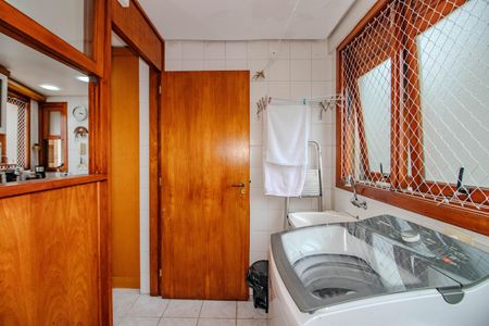 Apartamento à venda com 134m², 3 quartos e 2 vagas Apartamento à venda com 134m², 3 quartos e 2 vagasCozinha e Área de Serviço