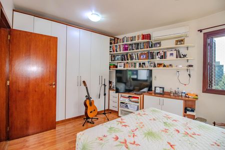 Apartamento à venda com 134m², 3 quartos e 2 vagas Apartamento à venda com 134m², 3 quartos e 2 vagasSuíte