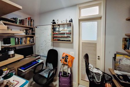 Apartamento à venda com 120m², 3 quartos e 1 vaga Apartamento à venda com 120m², 3 quartos e 1 vagaEscritório