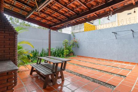 Casa à venda com 200m², 4 quartos e 3 vagas Casa à venda com 200m², 4 quartos e 3 vagasQuintal