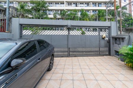 Casa à venda com 200m², 4 quartos e 3 vagas Casa à venda com 200m², 4 quartos e 3 vagasGaragem