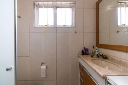 Casa à venda com 200m², 4 quartos e 3 vagas Casa à venda com 200m², 4 quartos e 3 vagasBanheiro Social