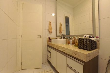 Casa de condomínio à venda com 280m², 4 quartos e 4 vagas Casa de condomínio à venda com 280m², 4 quartos e 4 vagasBanheiro da Suíte 1