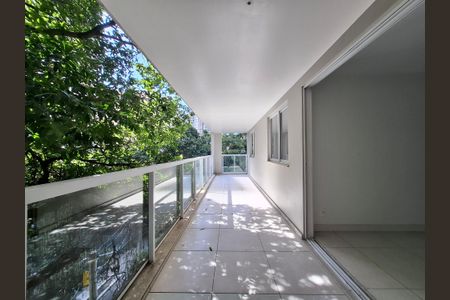 Apartamento à venda com 107m², 3 quartos e 2 vagas Apartamento à venda com 107m², 3 quartos e 2 vagasVaranda