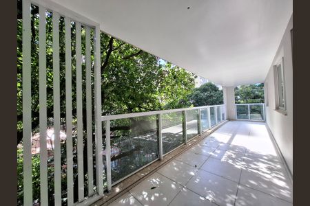 Apartamento à venda com 107m², 3 quartos e 2 vagas Apartamento à venda com 107m², 3 quartos e 2 vagasVaranda