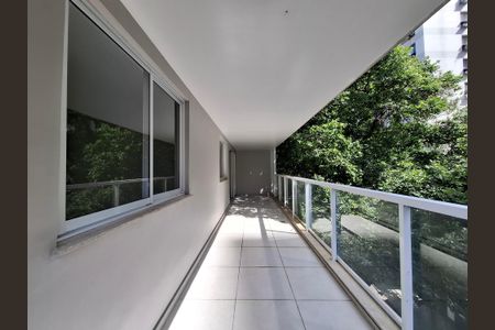 Apartamento à venda com 107m², 3 quartos e 2 vagas Apartamento à venda com 107m², 3 quartos e 2 vagasVaranda