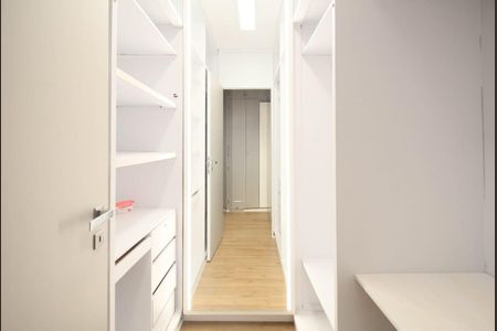 Apartamento à venda com 245m², 3 quartos e 4 vagas Apartamento à venda com 245m², 3 quartos e 4 vagasSuíte