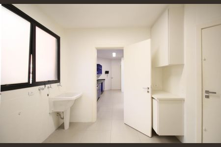 Apartamento à venda com 245m², 3 quartos e 4 vagas Apartamento à venda com 245m², 3 quartos e 4 vagasÁrea de Serviço