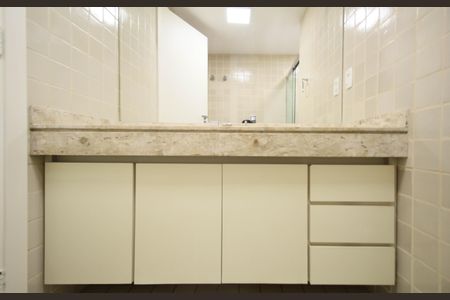 Apartamento à venda com 245m², 3 quartos e 4 vagas Apartamento à venda com 245m², 3 quartos e 4 vagasBanheiro