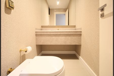 Apartamento à venda com 245m², 3 quartos e 4 vagas Apartamento à venda com 245m², 3 quartos e 4 vagasLavabo