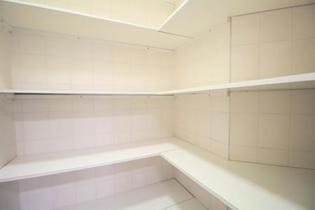 Apartamento à venda com 245m², 3 quartos e 4 vagas Apartamento à venda com 245m², 3 quartos e 4 vagasDespensa