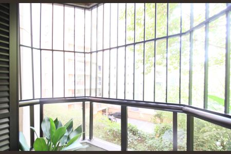 Apartamento à venda com 245m², 3 quartos e 4 vagas Apartamento à venda com 245m², 3 quartos e 4 vagasVaranda Suíte
