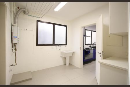 Apartamento à venda com 245m², 3 quartos e 4 vagas Apartamento à venda com 245m², 3 quartos e 4 vagasÁrea de Serviço
