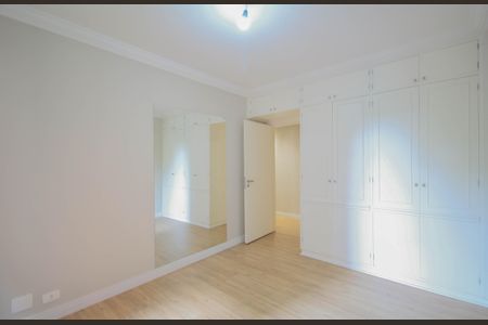 Apartamento à venda com 245m², 3 quartos e 4 vagas Apartamento à venda com 245m², 3 quartos e 4 vagasQuarto 3