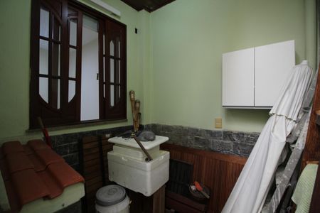 Casa à venda com 130m², 2 quartos e 1 vagaÁrea de Serviço