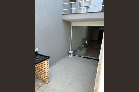 Casa à venda com 141m², 3 quartos e 2 vagas