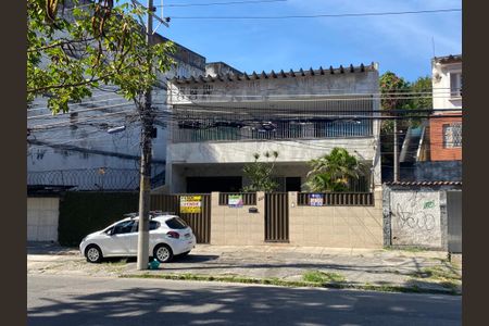Casa à venda com 350m², 4 quartos e 3 vagasFachada