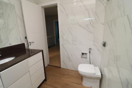 Casa à venda com 350m², 4 quartos e 3 vagasBanheiro Social 2