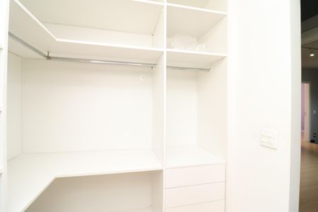 Casa à venda com 350m², 4 quartos e 3 vagasCloset da suíte