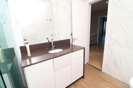 Casa à venda com 350m², 4 quartos e 3 vagasBanheiro Social 2