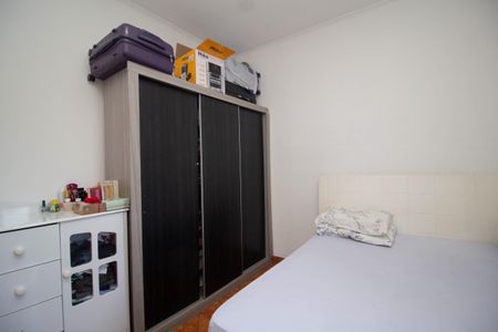 Casa à venda com 265m², 4 quartos e 2 vagas Casa à venda com 265m², 4 quartos e 2 vagasQuarto 2