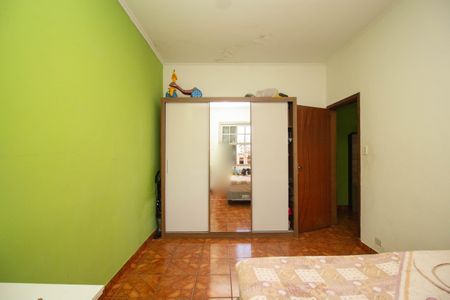 Casa à venda com 265m², 4 quartos e 2 vagas Casa à venda com 265m², 4 quartos e 2 vagasQuarto 1