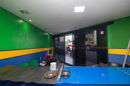 Casa à venda com 265m², 4 quartos e 2 vagas Casa à venda com 265m², 4 quartos e 2 vagasSalão