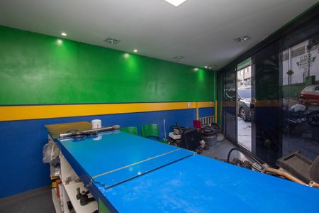 Casa à venda com 265m², 4 quartos e 2 vagas Casa à venda com 265m², 4 quartos e 2 vagasSalão