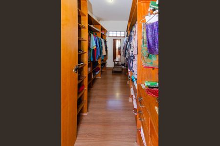 Casa à venda com 463m², 4 quartos e 2 vagasCloset Suíte