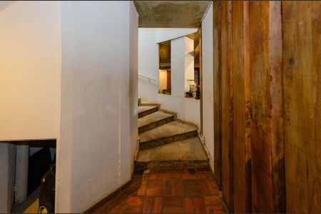 Casa à venda com 463m², 4 quartos e 2 vagasEscada