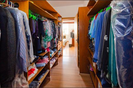 Casa à venda com 463m², 4 quartos e 2 vagasCloset Suíte