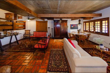 Casa à venda com 463m², 4 quartos e 2 vagasSala