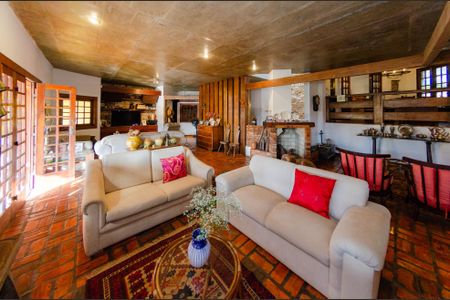 Casa à venda com 463m², 4 quartos e 2 vagasSala