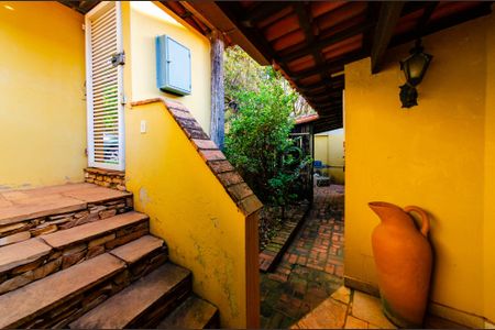 Casa à venda com 463m², 4 quartos e 2 vagasEntrada