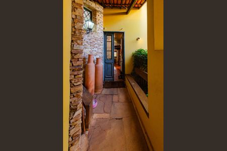 Casa à venda com 463m², 4 quartos e 2 vagasEntrada