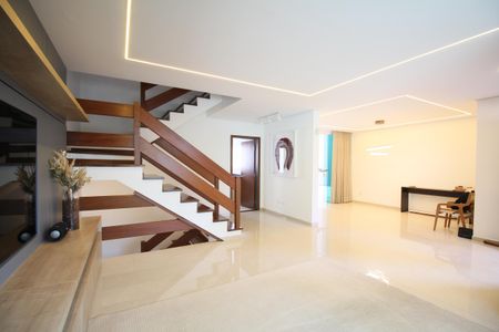 Casa à venda com 499m², 3 quartos e 6 vagasSala