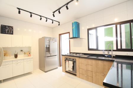 Casa à venda com 499m², 3 quartos e 6 vagasCozinha 