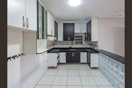 Casa à venda com 310m², 6 quartos e sem vaga Casa à venda com 310m², 6 quartos e sem vaga Cozinha 3